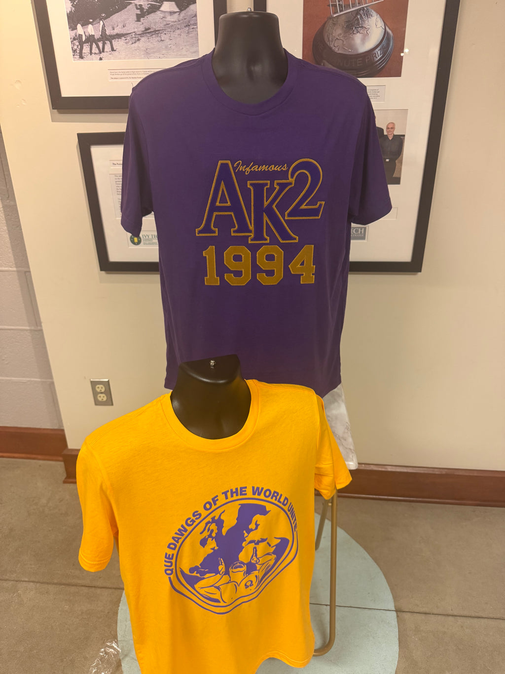 Que-Dawgs-of-The-World-Unite-Shirt-Display-Chapter-Shirt